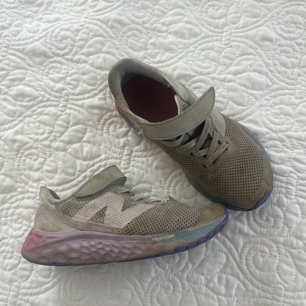 New Balance Fresh Foam Kids Girls Athletic Shoes size 1